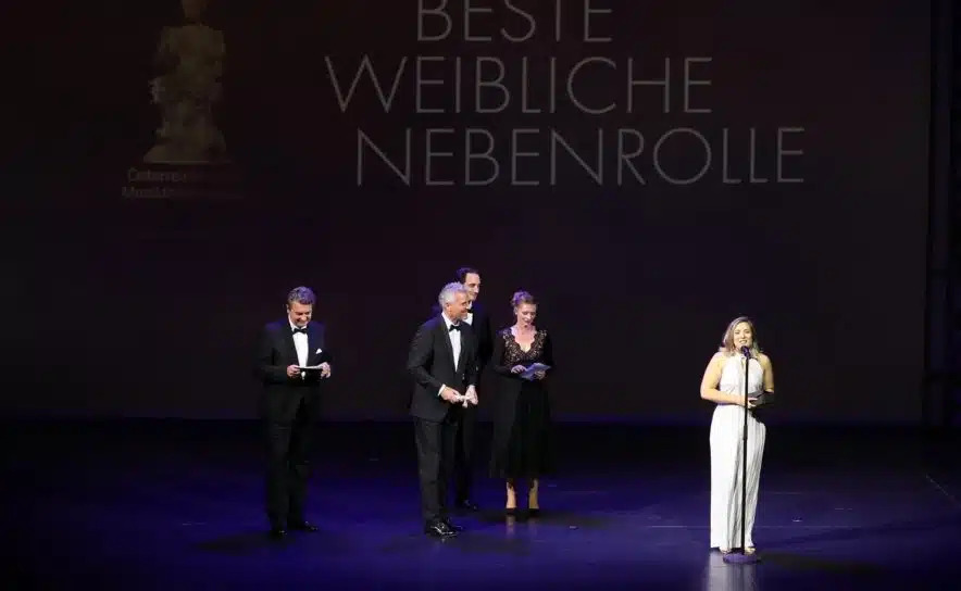 Sophia Theodorides erhält Österreichischer Musiktheaterpreis für "Beste weibliche Nebenrolle" bei einer Gala
