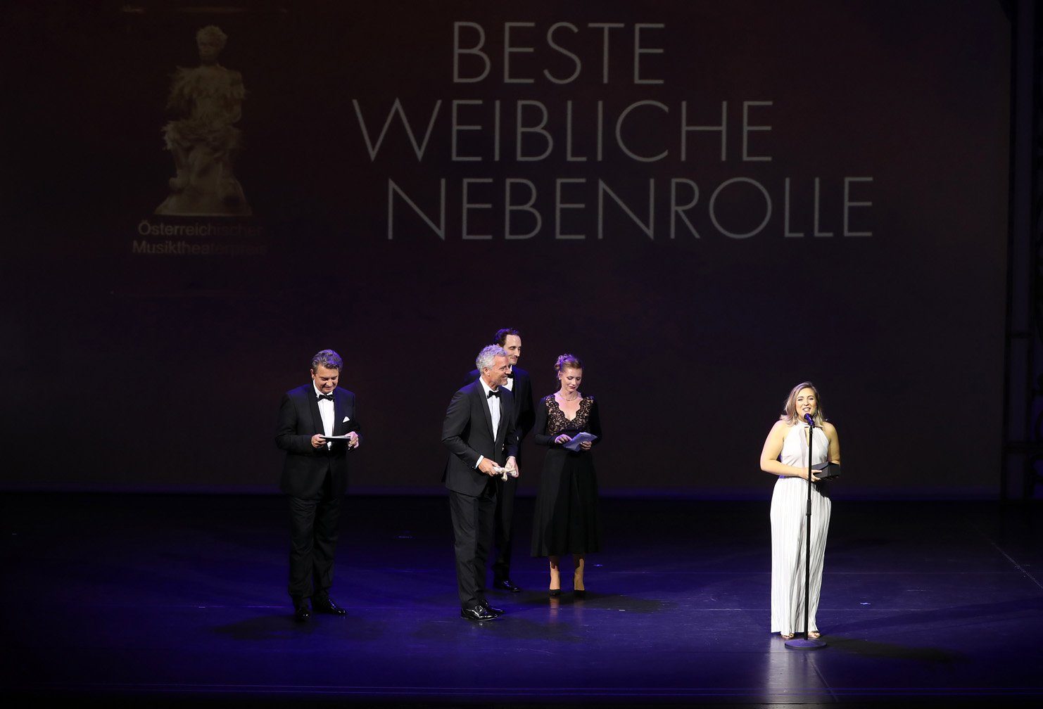 Sophia Theodorides erhält Österreichischer Musiktheaterpreis für "Beste weibliche Nebenrolle" bei einer Gala