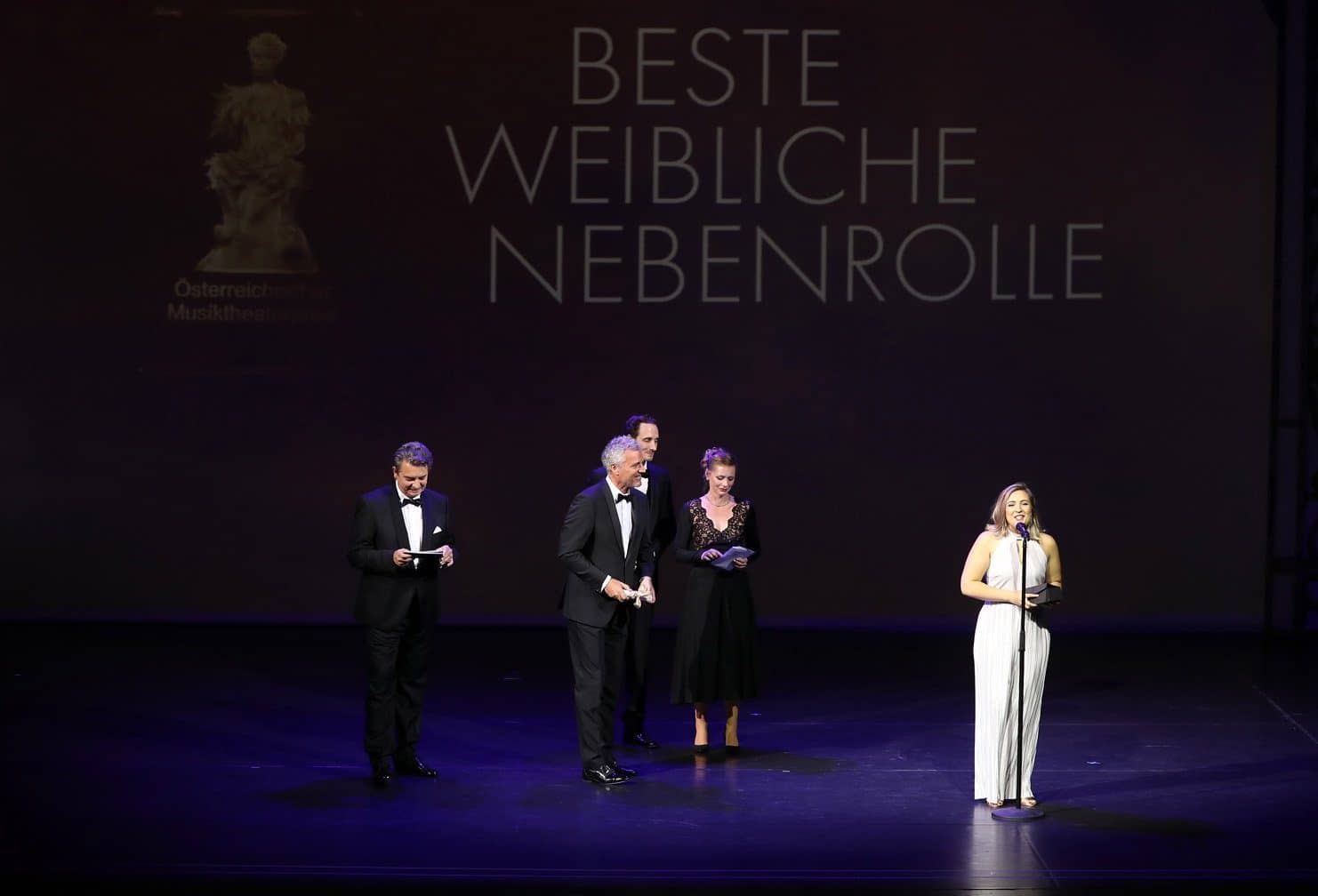 Sophia Theodorides erhält Österreichischer Musiktheaterpreis für "Beste weibliche Nebenrolle" bei einer Gala