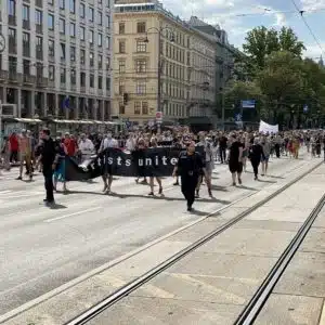 Schweigemarsch "Ohne Kunst wird's still" führte vorbei an der Staatsoper