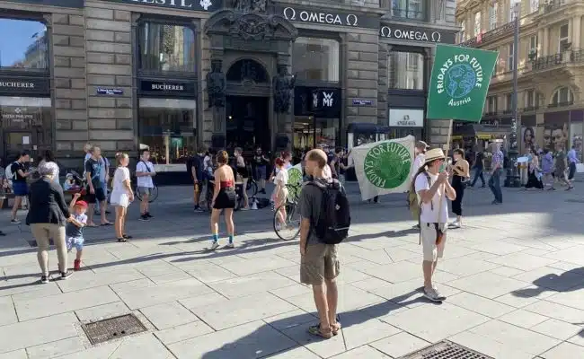 Fridays for Future Wien Demonstrationsumzug hielt am Stephansplatz fröhlichen Protest ab