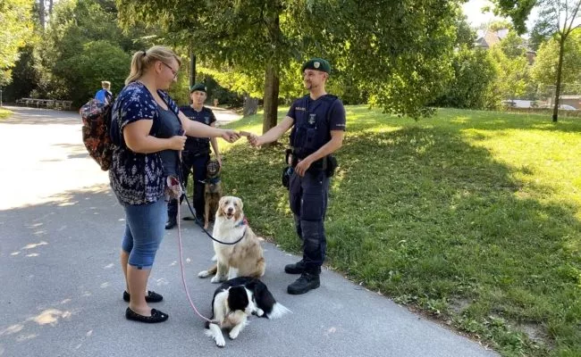 Wiener Polizisten erhalten zusätzliche Chiplesegeräte für Hundekontrollen