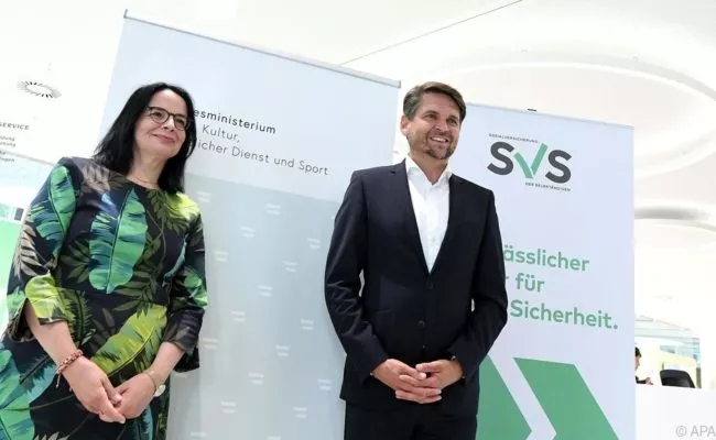Kulturstaatssekretärin Andrea Mayer (Grüne) und SVS-Obmann Peter Lehner