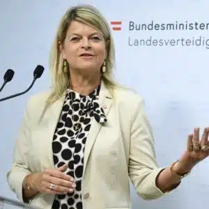 Verteidigungsministerin Klaudia Tanner erläuterte "Unse