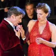 Tobias Moretti (Jedermann) und Caroline Peters (Buhlschaft) machten ihren Job bei den Salzburger Festspielen