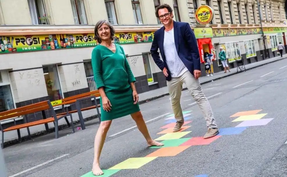 Birgit Hebein besucht Coole Straße in der Kandlgasse