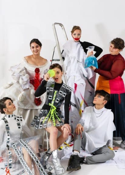 Studierende der KunstModeDesign Herbststrasse bei der MQ Vienna Fashion Week