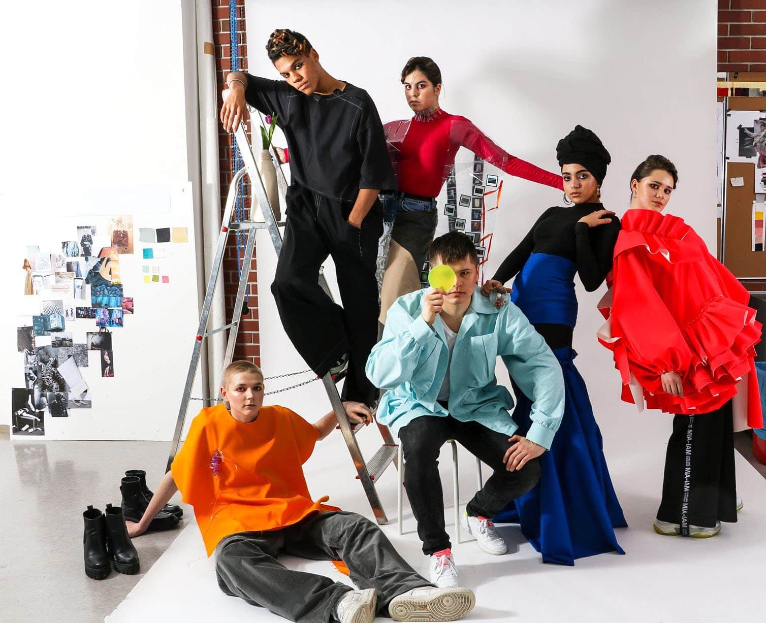 Studierende der KunstModeDesign Herbststrasse bei der MQ Vienna Fashion Week