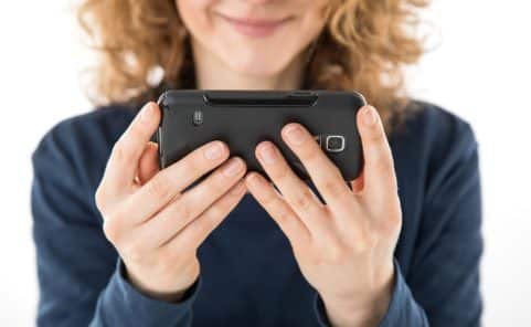 Videochats und Online Shopping werden von Smartphone Usern vermehrt mit mobilen Endgeräten genutzt