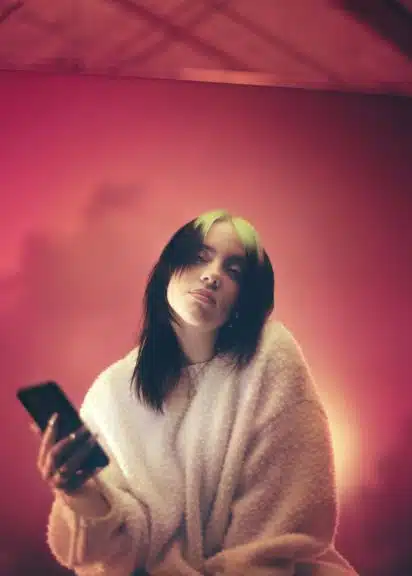 Mit Billie Eilish verschafft die Deutsche Telekom der jungen Generation Z eine Bühne.