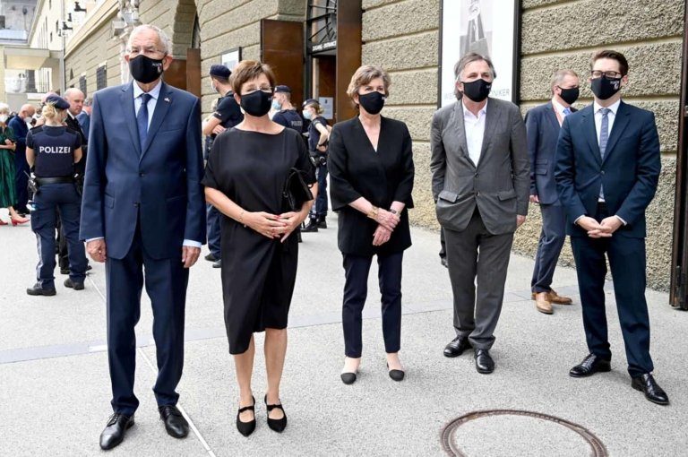 Van der Bellen mit Doris Schmidauer, Festspielpräsidentin Helga Rabl-Stadler, Markus Hinterhäuser und Lukas Crepaz