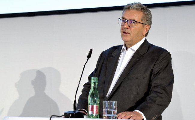 Wiener Gesundheitsstadtrat Peter Hacker (SPÖ) bei einer Pressekonferenz