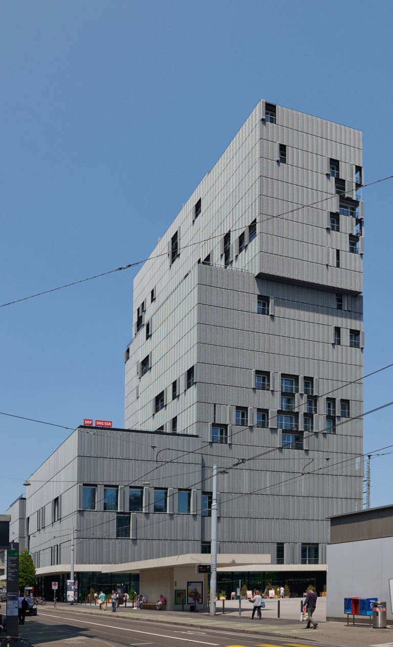 Sitz der SRG im Meret Oppenheim Hochhaus von Herzog de Meuron