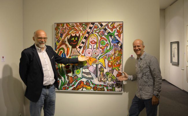 Mario Rossori und Andy Lee Lang in der Galerie Kaiblinger bei der Ausstellung von Alf Poier