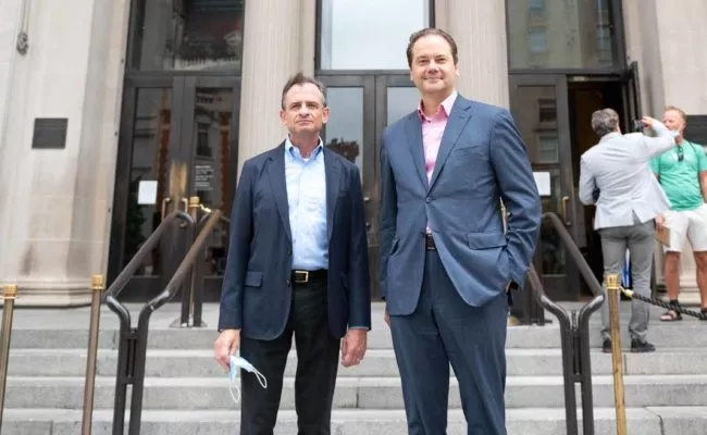 Daniel H. Weiss, President and CEO und Direktor Max Hollein (rechts) begrüßten die ersten Besucher vor der Met