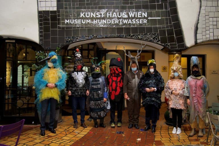 Pressekonferenz der Tiere im Kunst Haus Wien nachgestellt