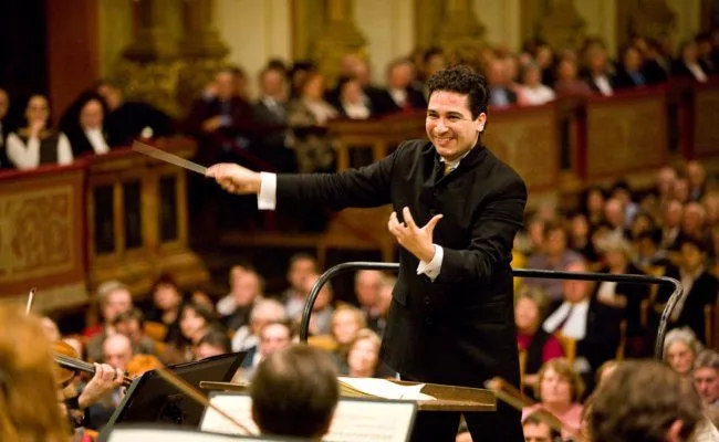 Andres Orozco-Estrada am Dirigentenpult im Wiener Musikverein