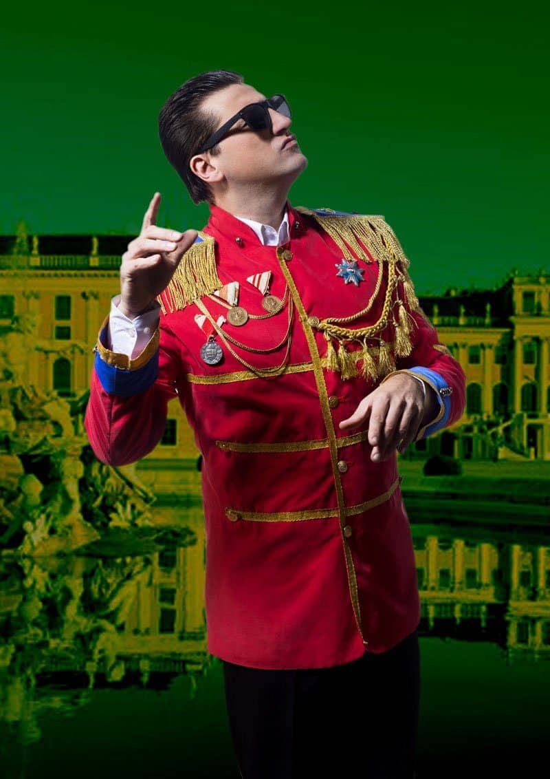 Nik Raspotnik in “Falco – Rock me again” | © Foto-Eder Nik Raspotnik verkörpert "Falco" in der Musik Comedy "Falco - Rock me again" von Werner Rohrhofer
