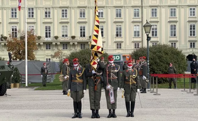 Festakt zum Nationalfeiertag am Heldenplatz mit Spitzen der Regierung, Kirche und Militär