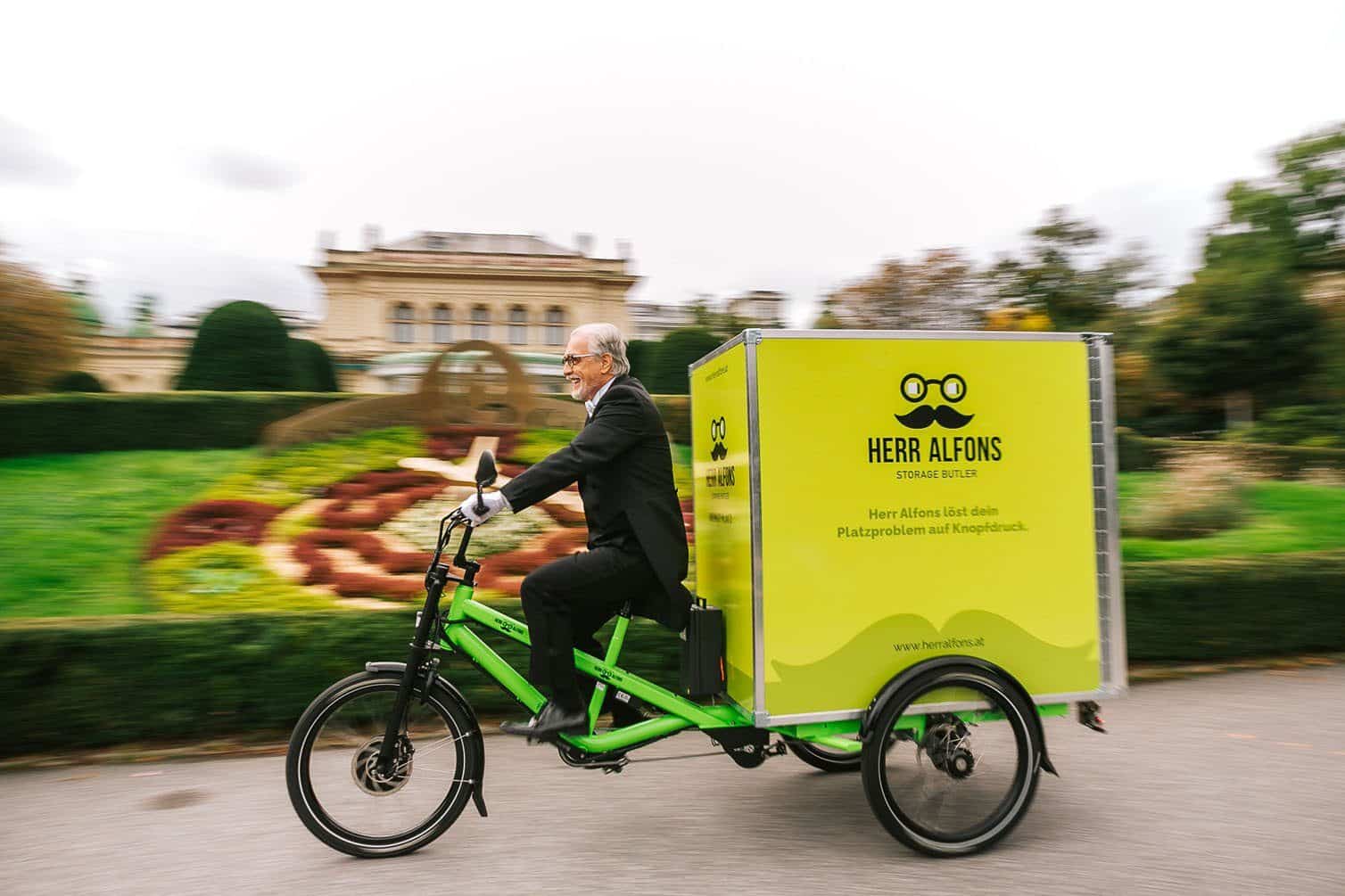 Abholung und Lieferung der Boxen mit dem Cargo-E-Bike