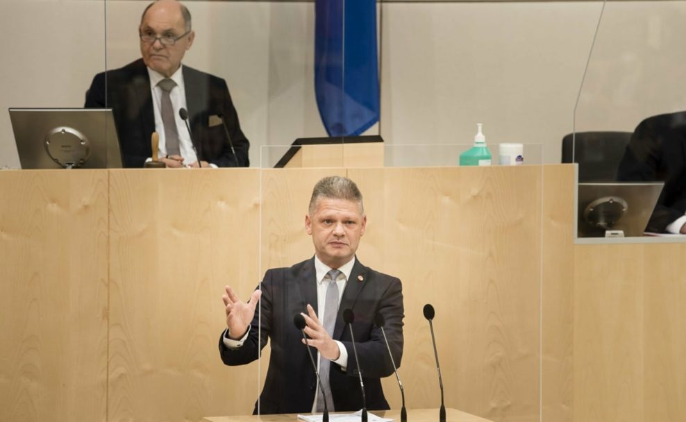 Nationalratsabgeordneter Andreas Hanger (ÖVP) verteidigt Budget der Regierung
