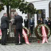 Nationalratspräsident, Bundespräsident und Bundeskanzler bei einer Kranzniederlegung