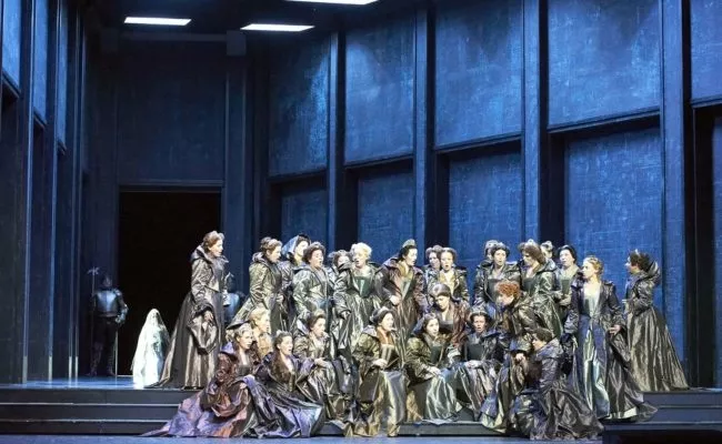 Szene aus der Oper Anna Bolena an der Wiener Staatsoper als Steaming