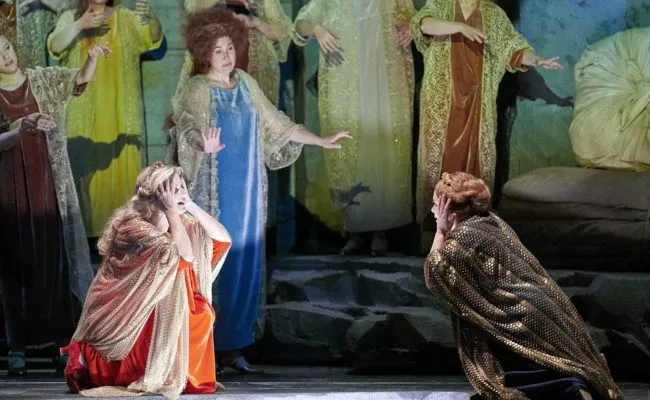 Camilla Nylund und Nina Stemme in der Oper "Die Frau ohne Schatten"