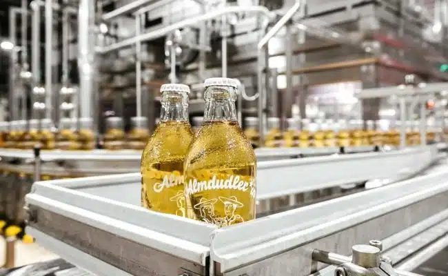 Almdudler Limonade mit dezentem Zeichen für mehr Diversity