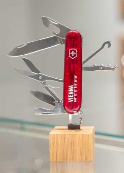 Victorinox Wien Store: "Place to be" Taschenmesser