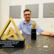CCA-Geschäftsführer Reinhard Schwarzinger nimmt Alpha Awards Grand Prix 2020 entgegen
