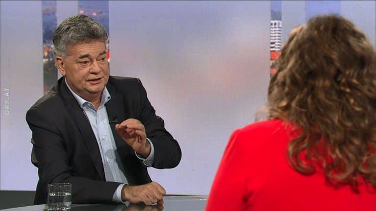Werner Kogler spricht zu Fragen von Doris Vettermann in der ORF-Pressestunde