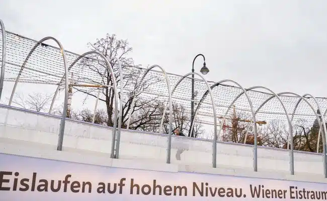 Eislaufen auf hohem Niveau am Rathausplatz