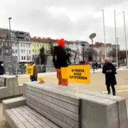 Bodydays-Inhaber "Gerdschi" Gerhard Laister bei der Demonstration