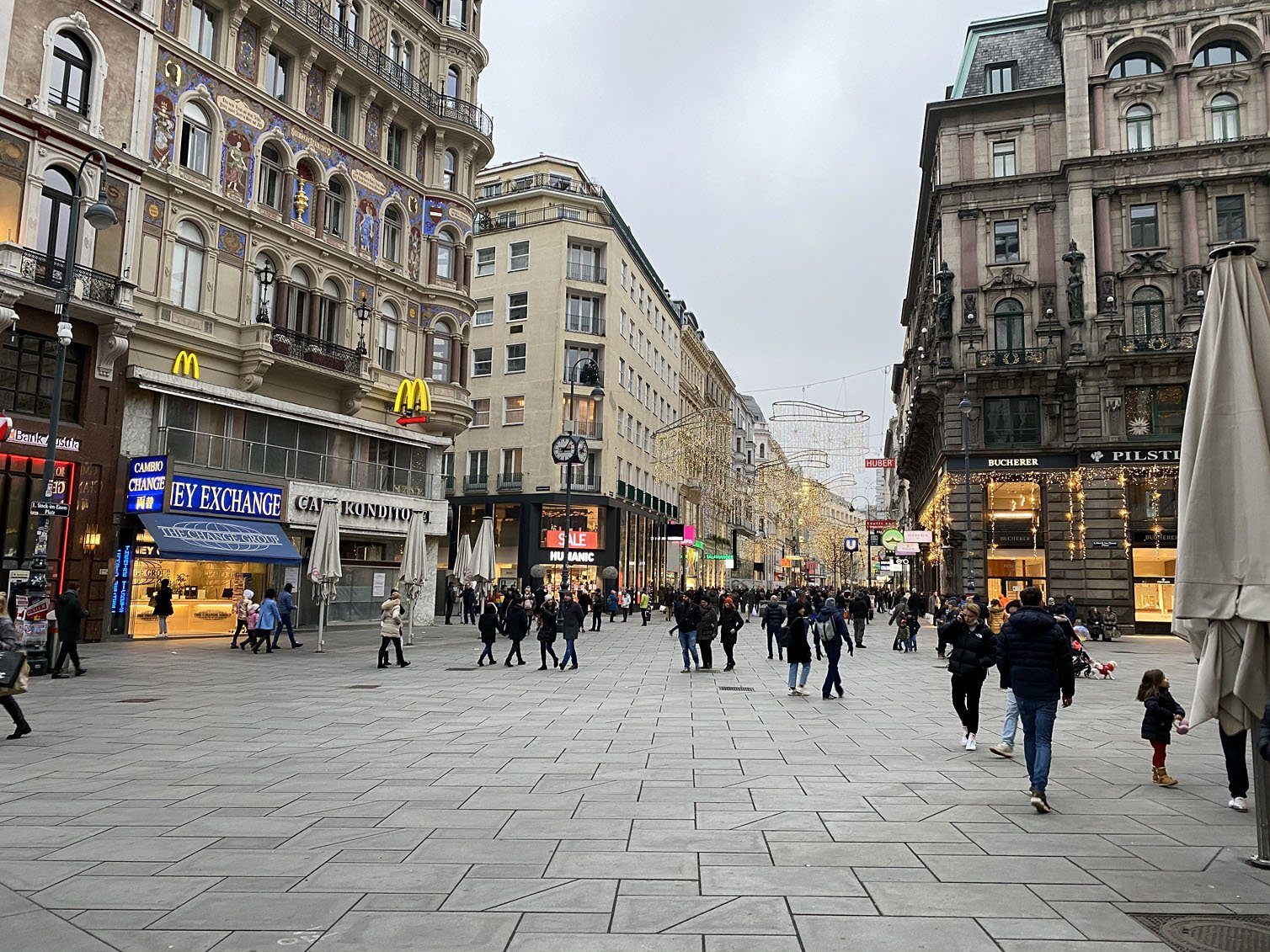 Weihnachtsshopping auf der Kärntner Straße