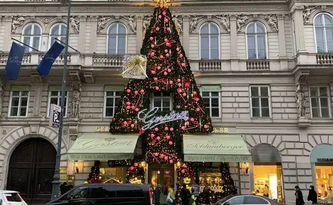 Konditorei Gerstner im weihnachtlichen Gewand