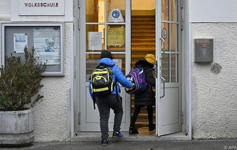 Corona-Testungen sollen vor Schulstart nach den Ferien stattfinden