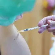 Impfdosen werden zuerst an an Pflegeheime ausgeliefert