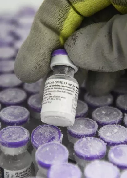 Pfizer-BioNTech-Impfstoff wird bei -70 Grad in einem Super-Gefrierschrank gelagert