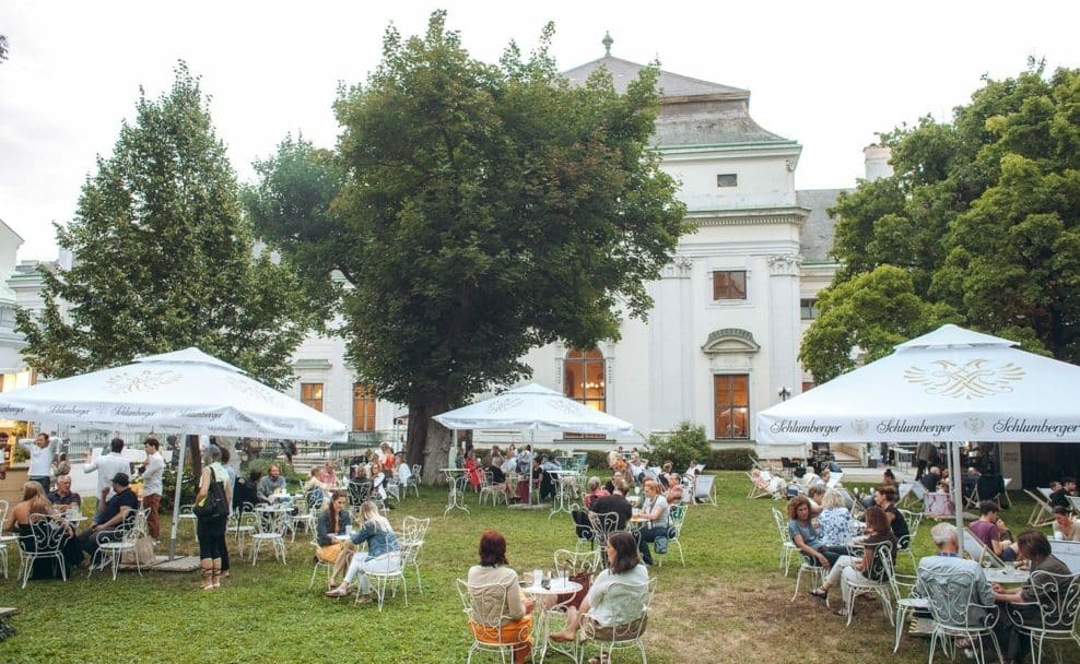 Gastgarten im Palais Auersperg im Sommer geöffnet