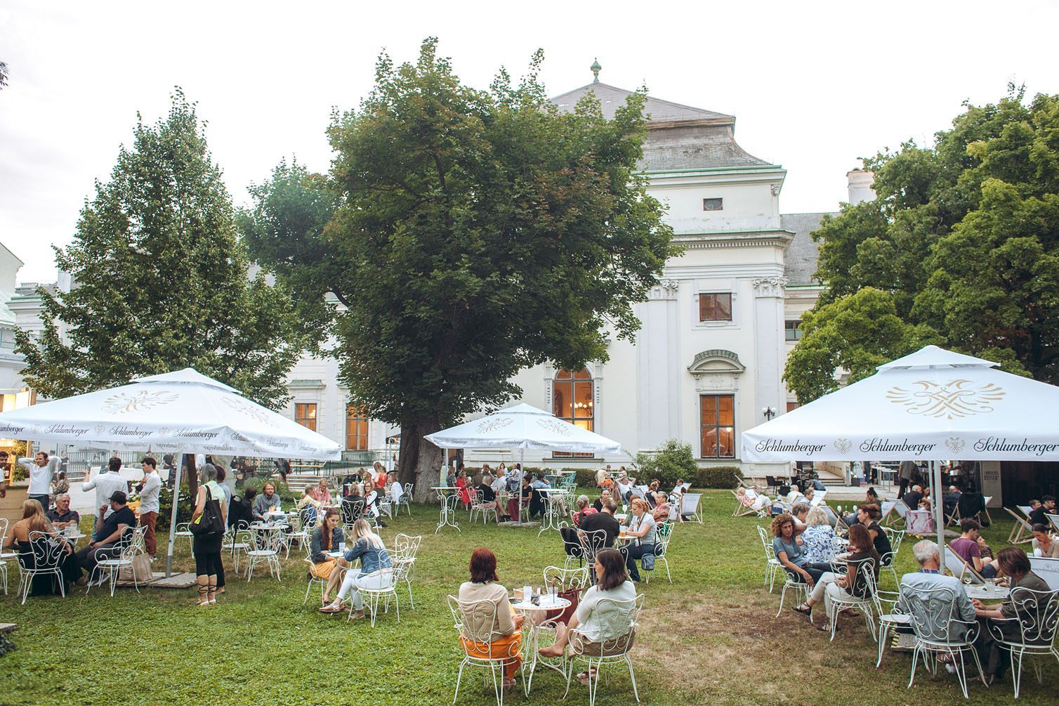 Gastgarten im Palais Auersperg hat im Sommer geöffnet