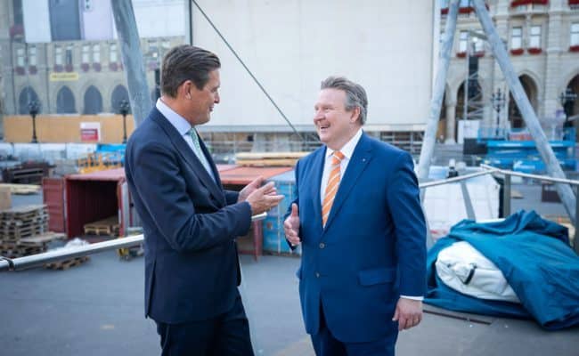 Michael Ludwig und Peter Hanke besuchen Baustelle am Rathausplatz