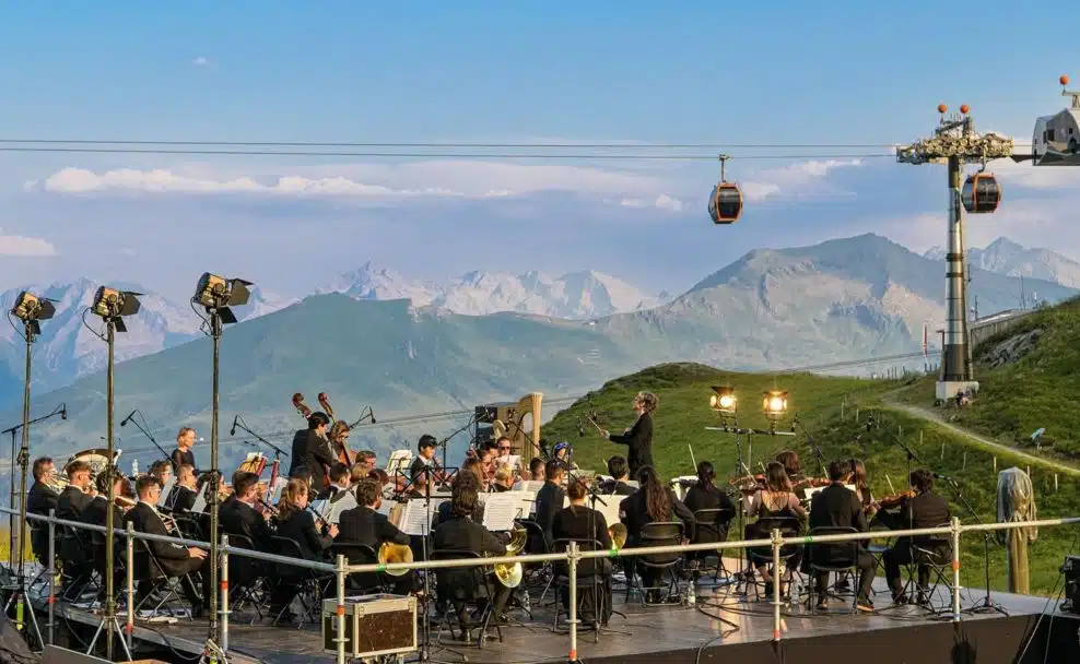 Elisabeth Fuchs dirigiert Salzburger Philharmonie in Bad Hofgastein