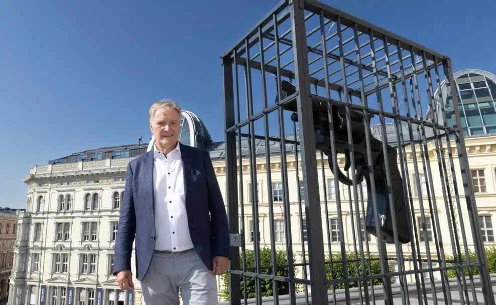 Klaus Albrecht Schröder zeigt Revolver-Installation von Vladimir Dodig Trokut