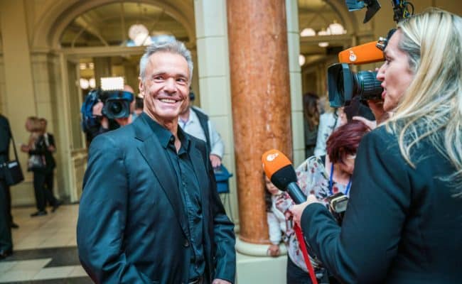 Hannes Jaenicke vor der Verleihung der Europäischen Kulturpreise in der Tonhalle Zürich.