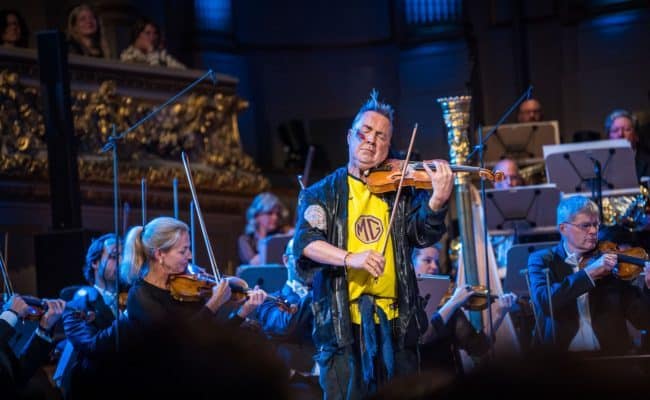 Preisträger Nigel Kennedy spielte ein Stück während der Verleihung der Europäischen Kulturpreise in Zürich.