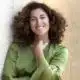 Shlomit Butbul ist Sängerin, Vocal Coach und Schauspielerin.