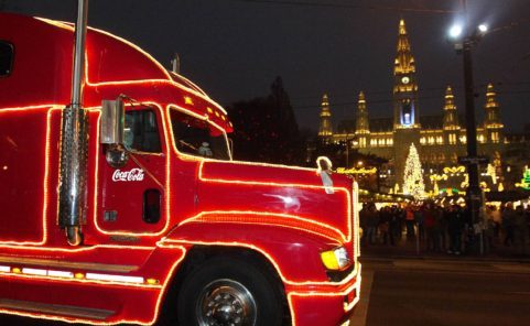 Coca-Cola Weihnachtstruck vor dem Rathaus