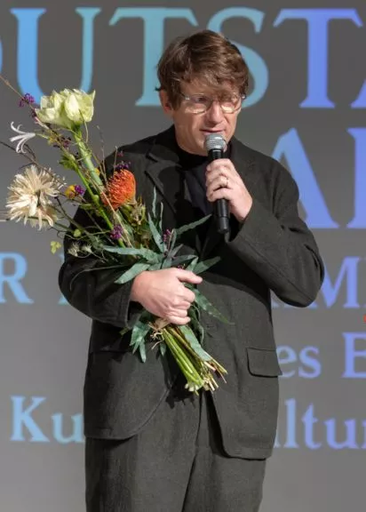 Klaus Mühlbauer bekam vom BMKÖS den outstanding artist award 2022.