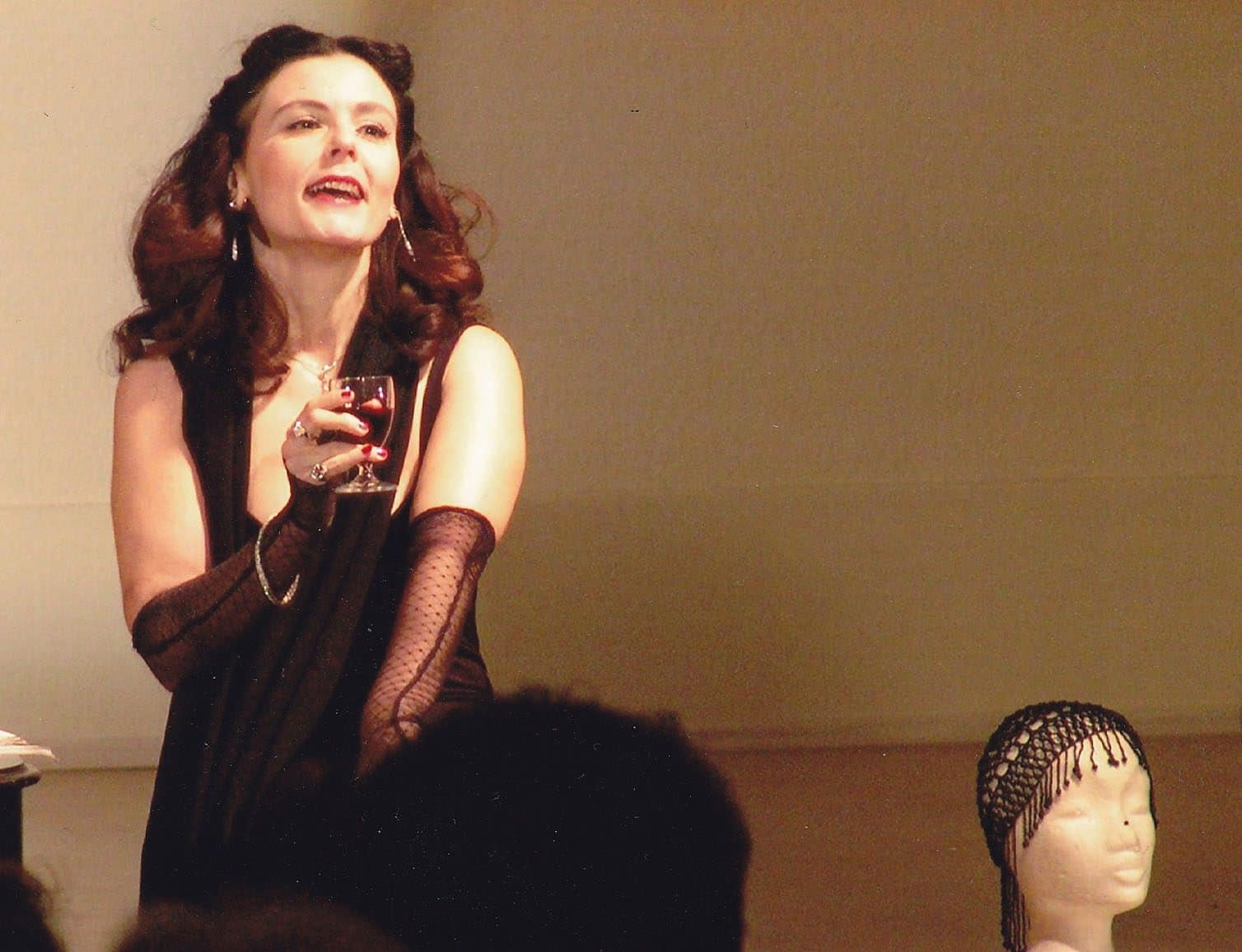 Michaela Ehrenstein spielt Hedy Lamarr im Wiener Theater “Freie Bühne Wieden”. Michaela Ehrenstein spielt Hedy Lamarr im Wiener Theater "Freie Bühne Wieden".